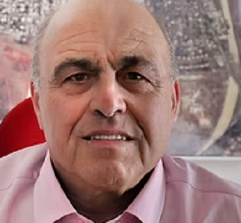 יוסי אגסי שמאי שעושה חלטורות מאסתר ז'יטניצקי