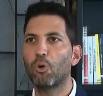 לירום סנדה אצלו כל מתמחה עוברת במיטה
